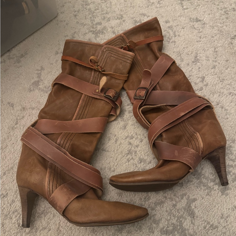 Chloe!!!! Tan/Brown Wraparound Boots.. amazing condition..